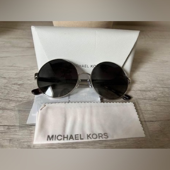 Brand New Michael Kors Women’s sunglasses - Picture 2 of 7